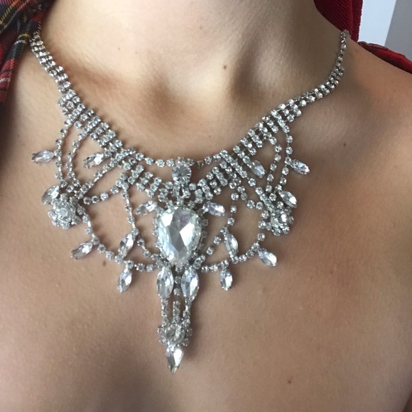 🚫SOLD Sparkling Crystal Statement Necklace NWOT - Picture 4 of 4